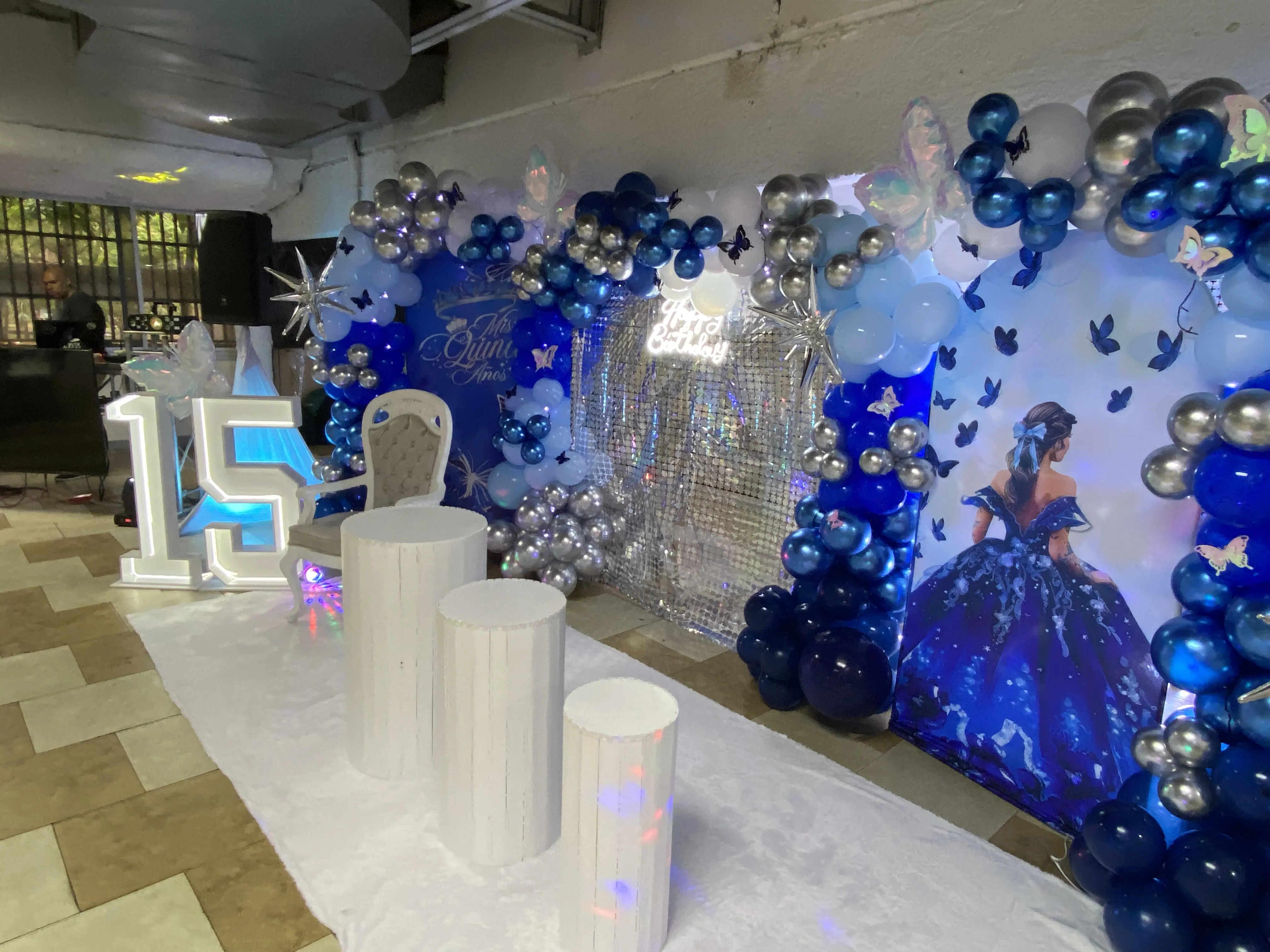 Decoración quinceañera azul perspectiva